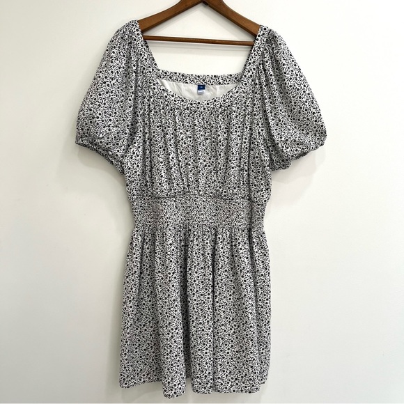 Old Navy Black & White Floral Smocked Puff Sleeve Square Neckline Mini Dress 2X - Picture 2 of 11